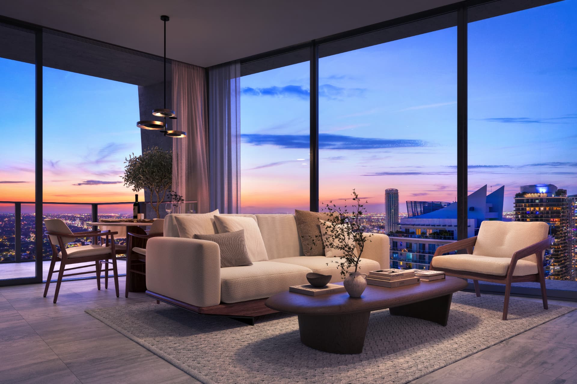 Sala de estar com janelas do piso ao teto e skyline de Miami ao anoitecer